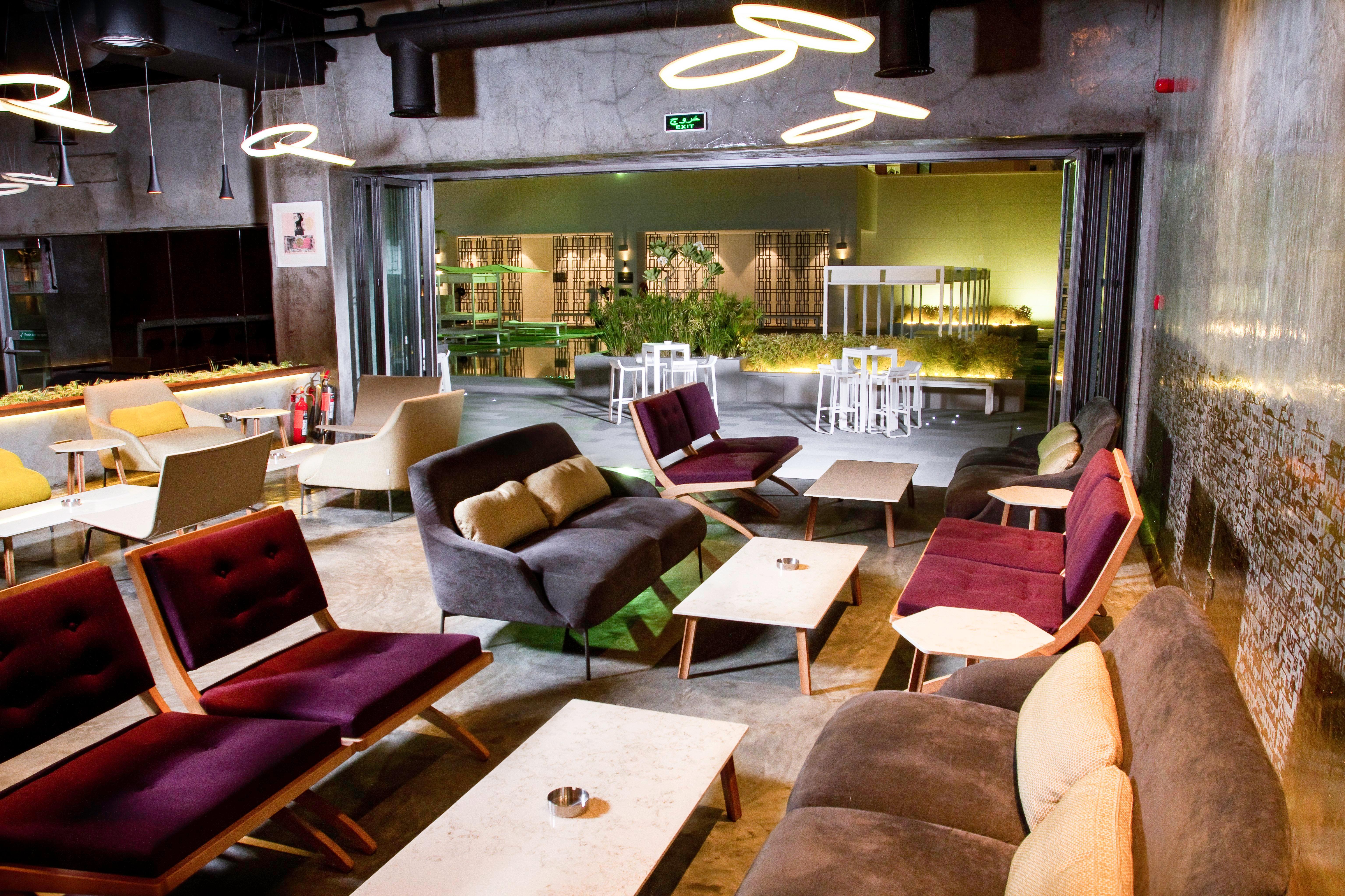 Intercontinental Bahrain, An Ihg Hotel Manama Eksteriør billede Interior of a typical café in Beijing